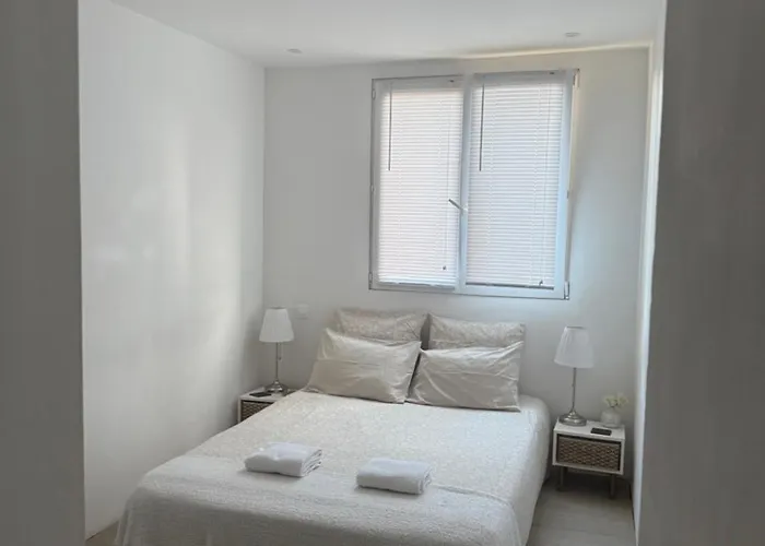 Location De Chambre Privee Dans Residence Securisee Privee,Parking Gratuit , 1 Minute Du Tramway, A 9 Minute Du Centre Ville, Accessible A Plusieurs Transports